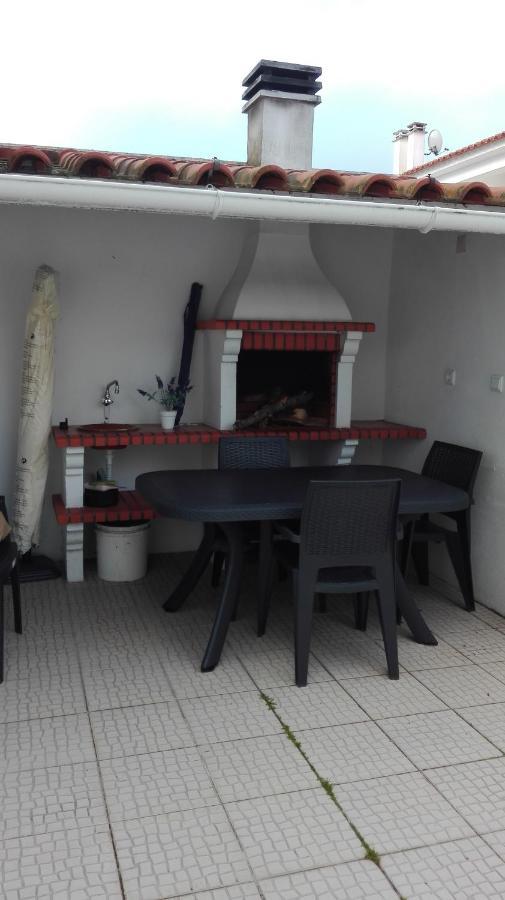 Casinha Res Do Chao Na Nazare Com Quintal E Barbecue Nazaré Exterior foto